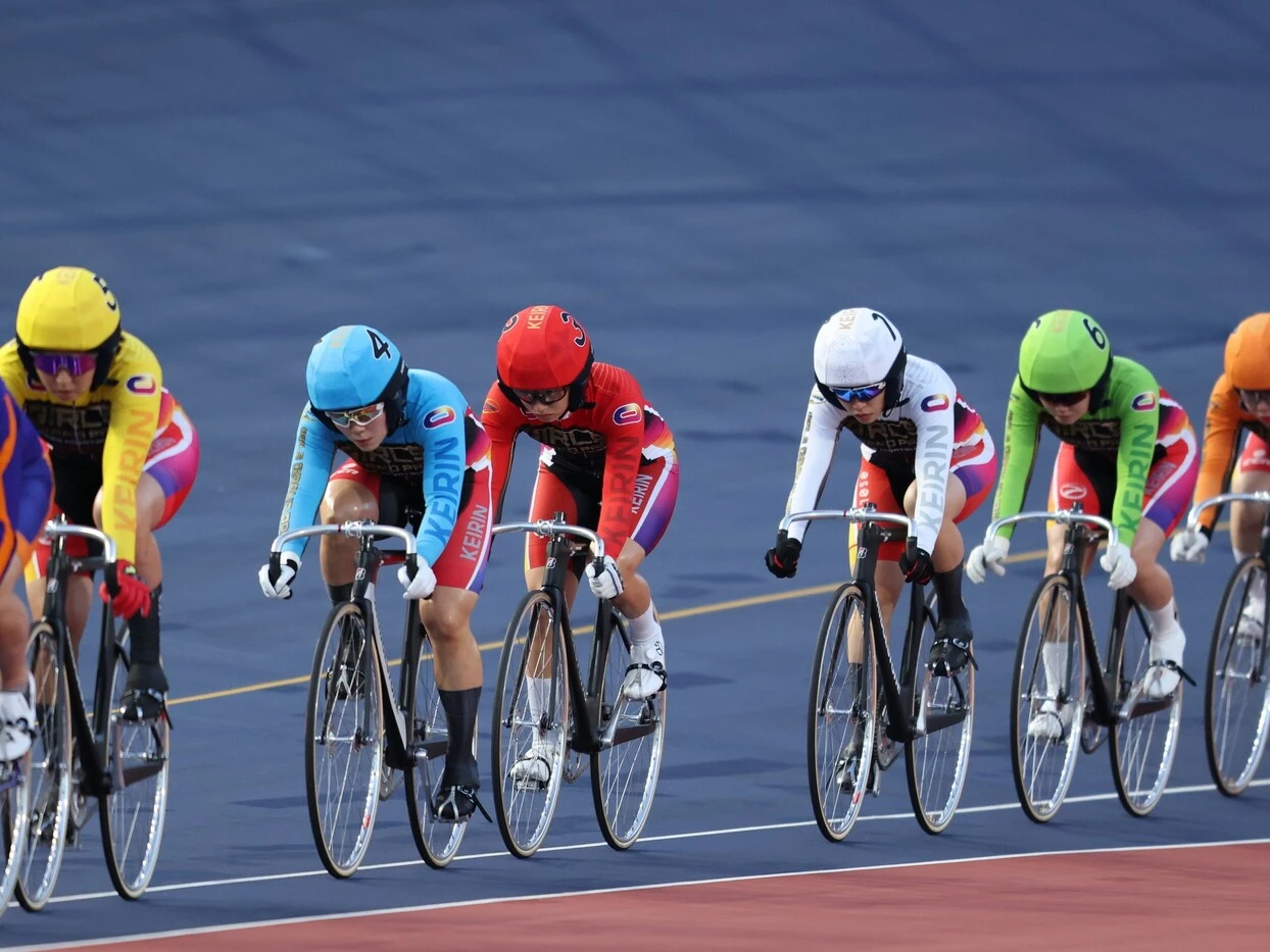 佐藤水菜(白・1番車) photo by Takahashi Manabu 記事>>