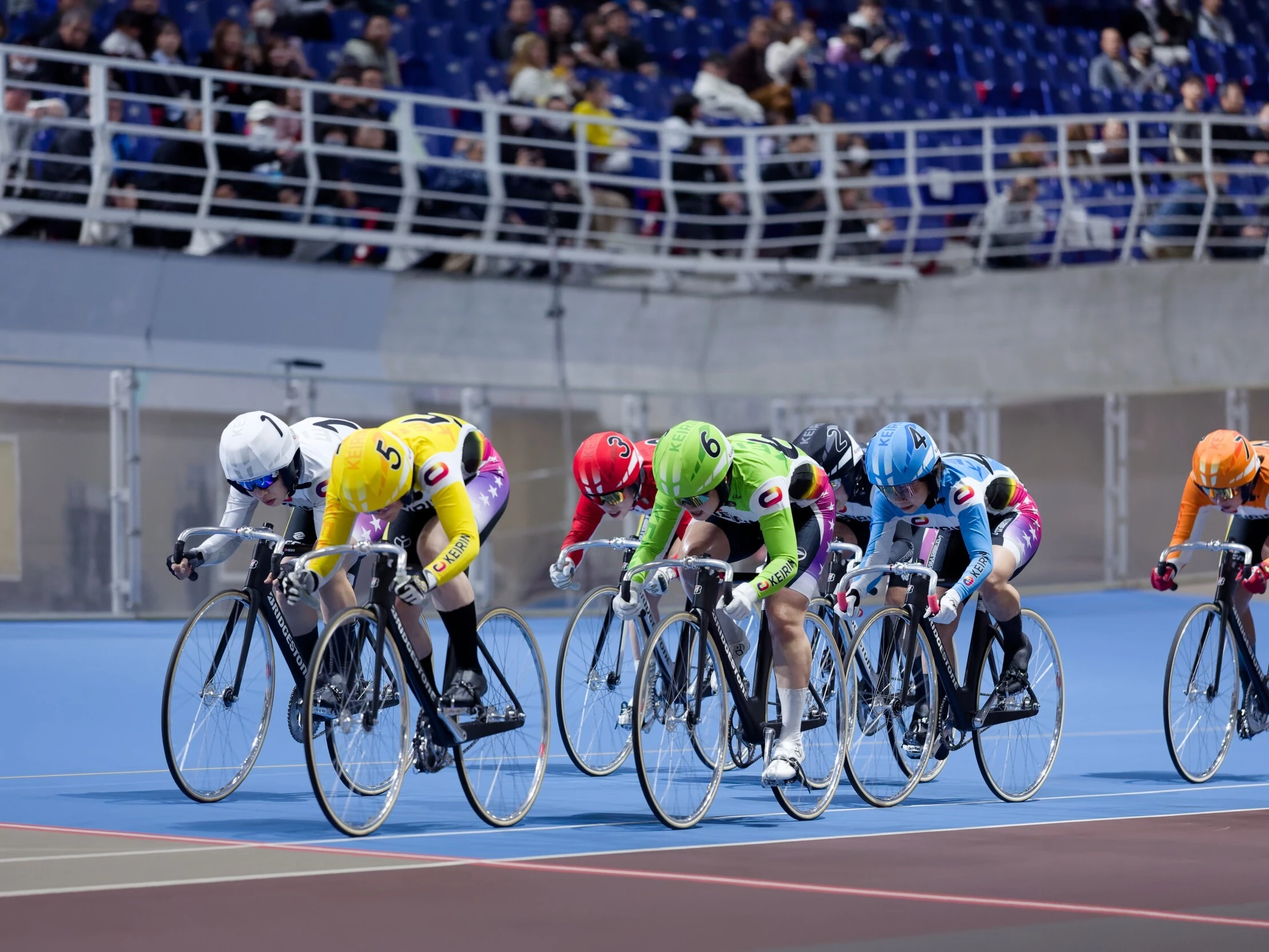 決勝。残り１周　photo by Takahashi Manabu　記事＞＞