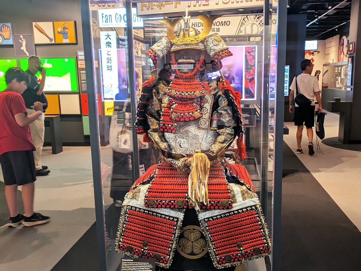 巨人の正力亨オーナーから贈られた鎧兜特集記事＞＞photo by Yamazaki Keiji