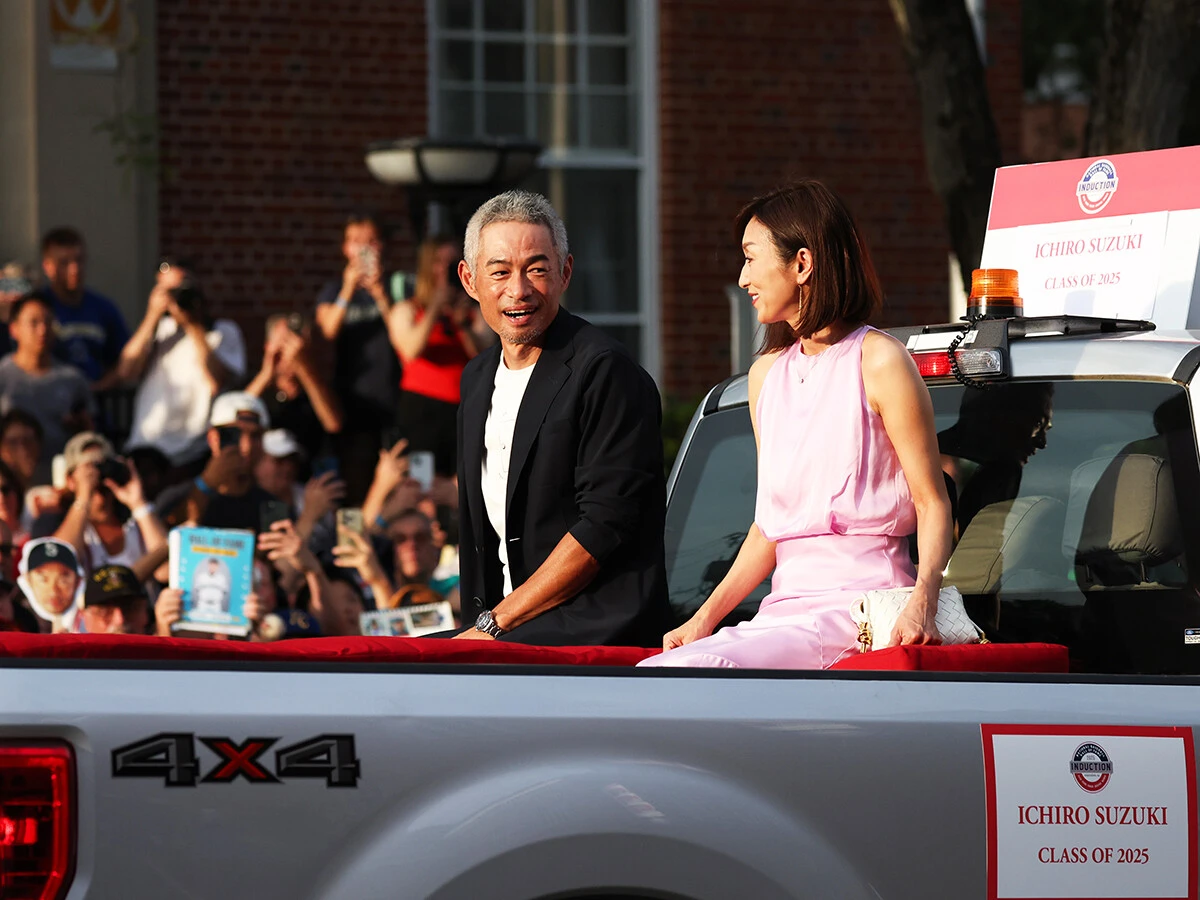 弓子夫人とともにパレードに参加するイチロー特集記事＞＞photo by Getty Images