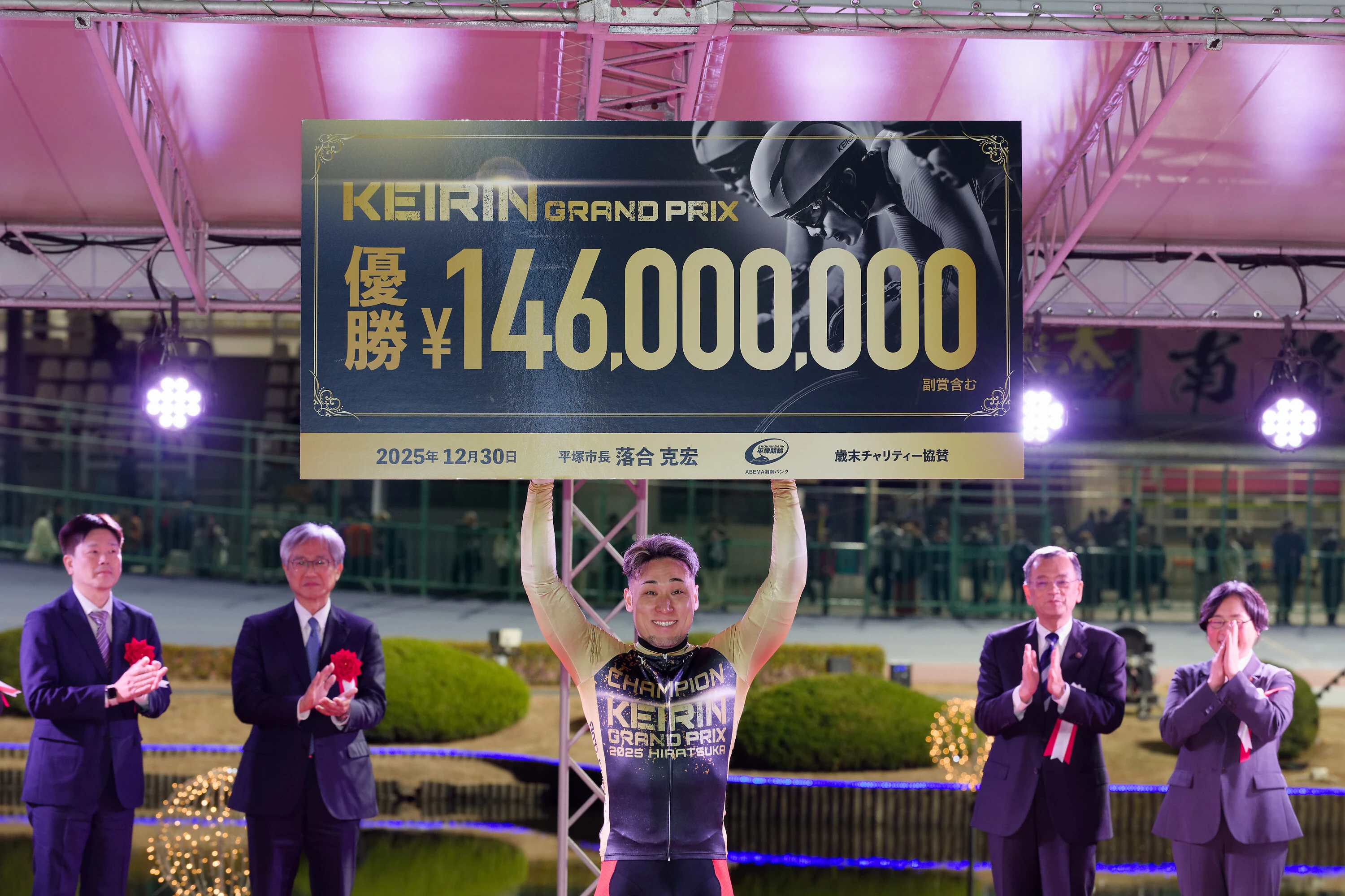 郡司浩平 photo by Takahashi Manabu 記事>>