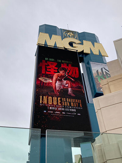MGMには「怪物」と書かれた巨大広告も photo by Soichi Hayashi Sr.