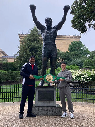 中谷潤人が映画『ロッキー』の名所で受けたレッスン 元ヘビー級王者が