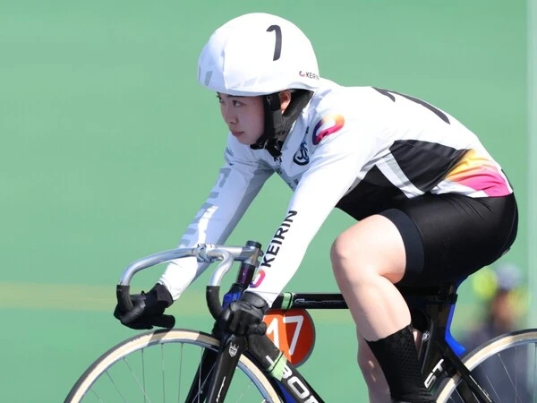 小原乃亜 photo by Manabu Takahashi 記事>>