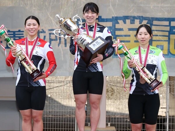 左から山田南、川上いちご、松下彩也香 photo by Manabu Takahashi 記事>>