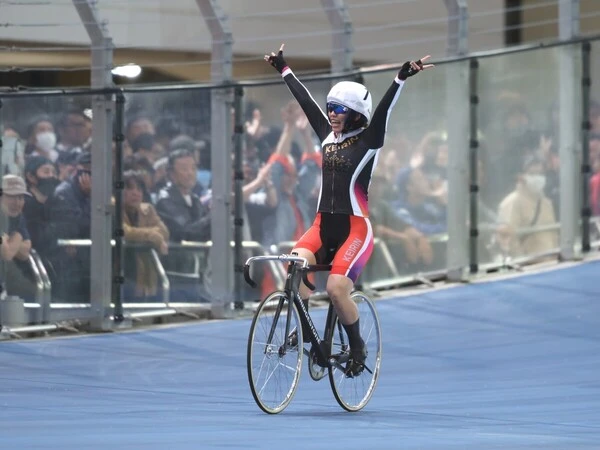 佐藤水菜 photo by Manabu Takahashi 記事>>