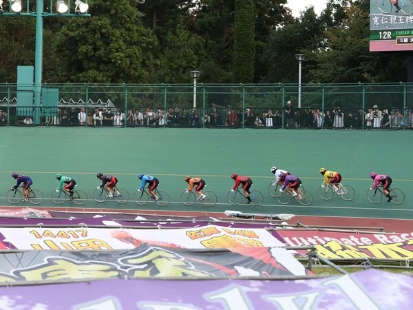 決勝 序盤 photo by Manabu Takahashi 記事>>