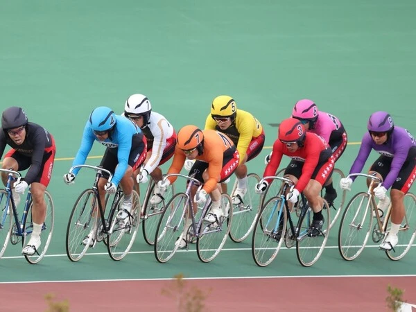 決勝 残り2周 photo by Manabu Takahashi 記事>>