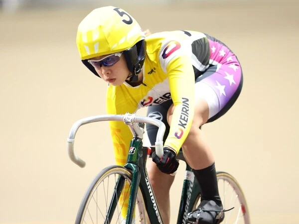 内野艶和 photo by Manabu Takahashi 記事>>