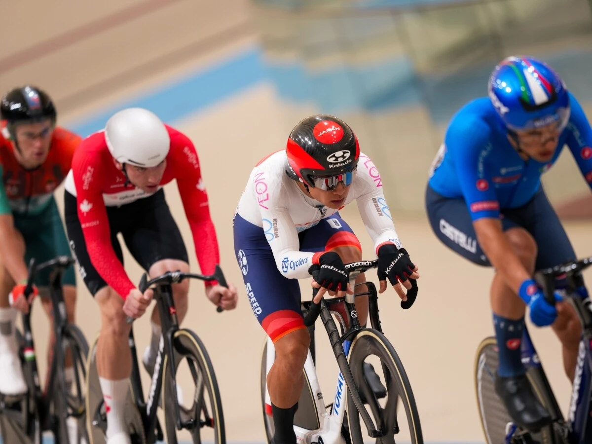 窪木一茂（右から２人目）　記事＞＞