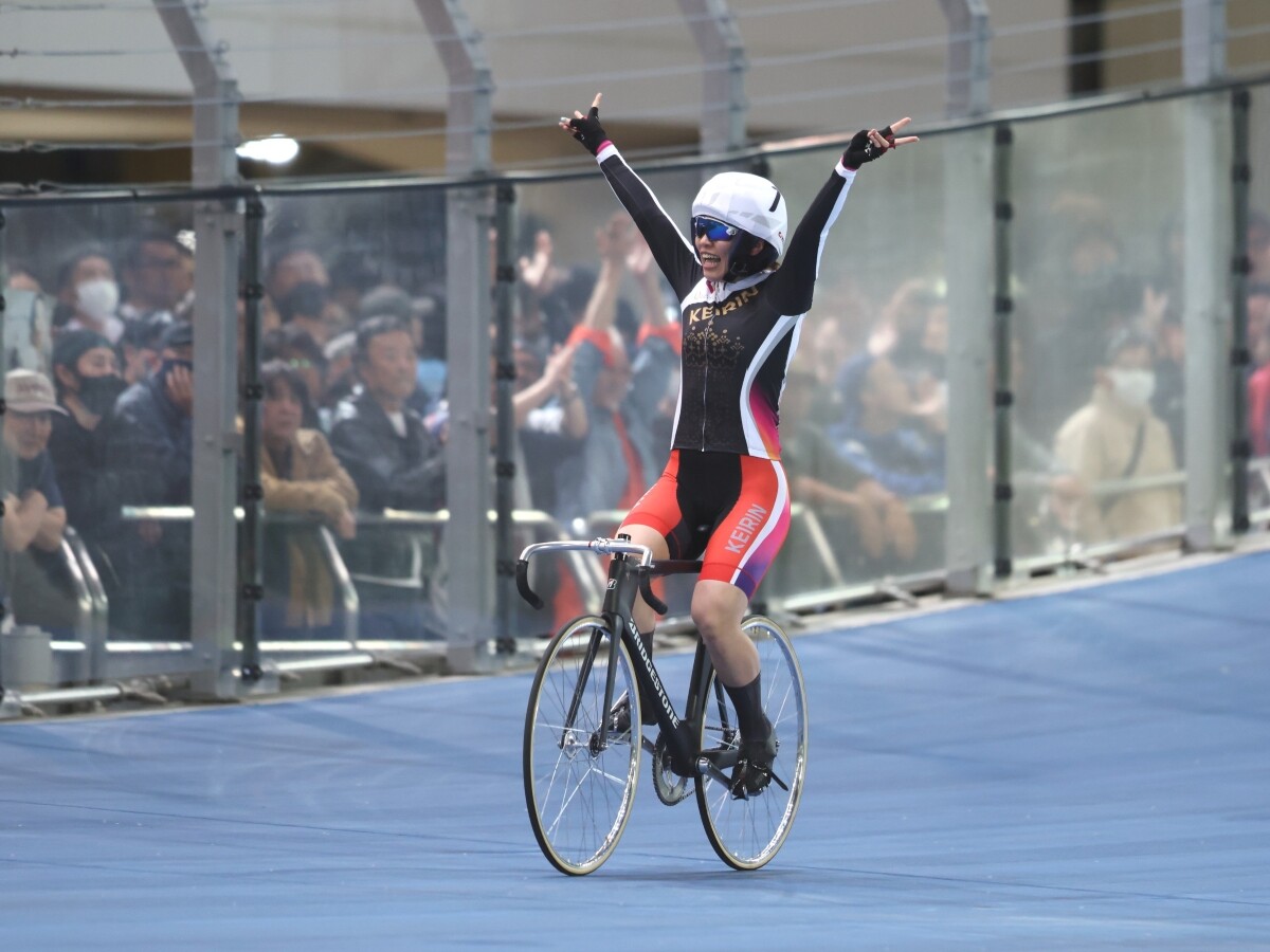 佐藤水菜　photo by Manabu Takahashi　記事＞＞