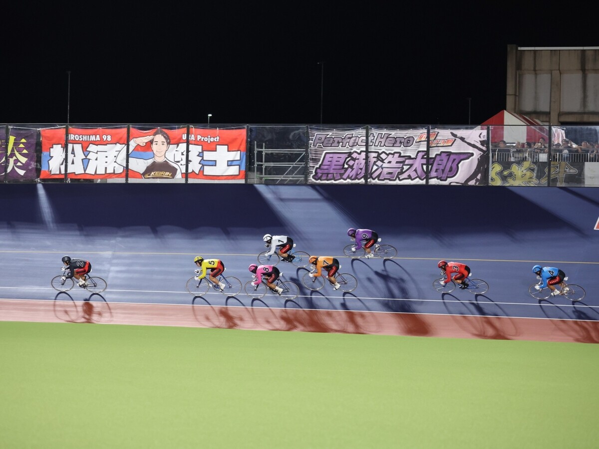決勝 最終第２コーナー　photo by Manabu Takahashi　記事＞＞