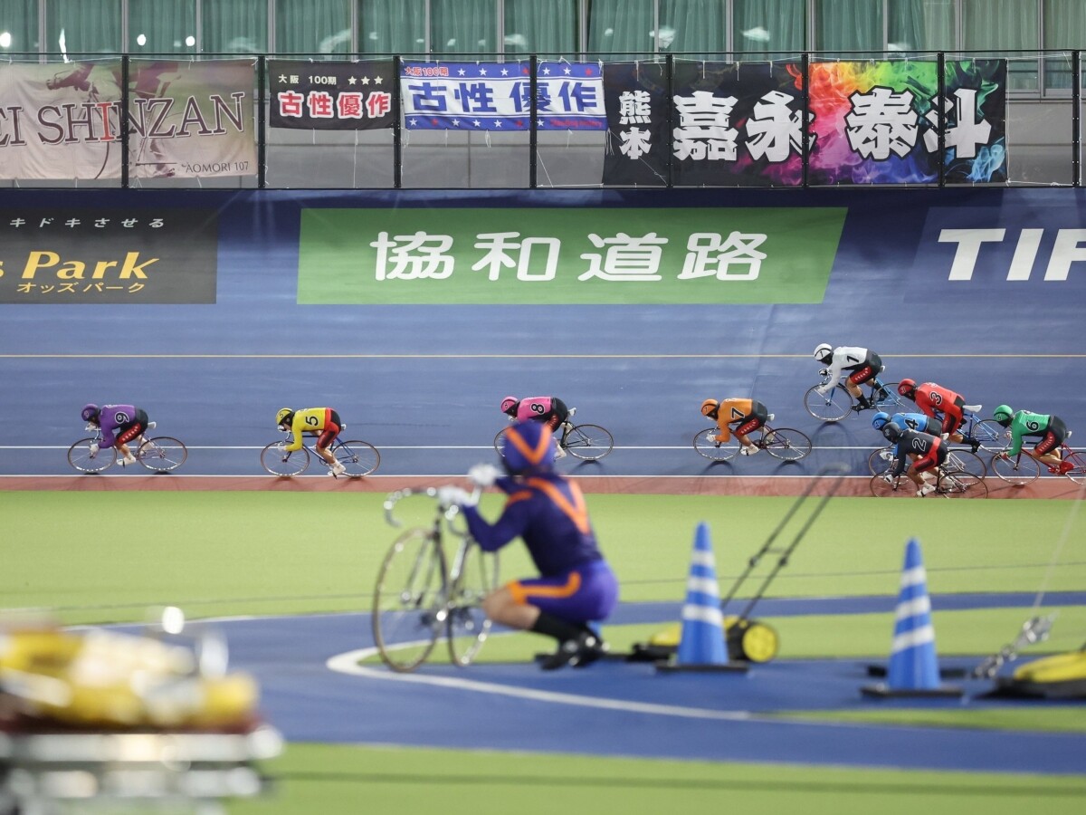 決勝 最終第４コーナー　photo by Manabu Takahashi　記事＞＞