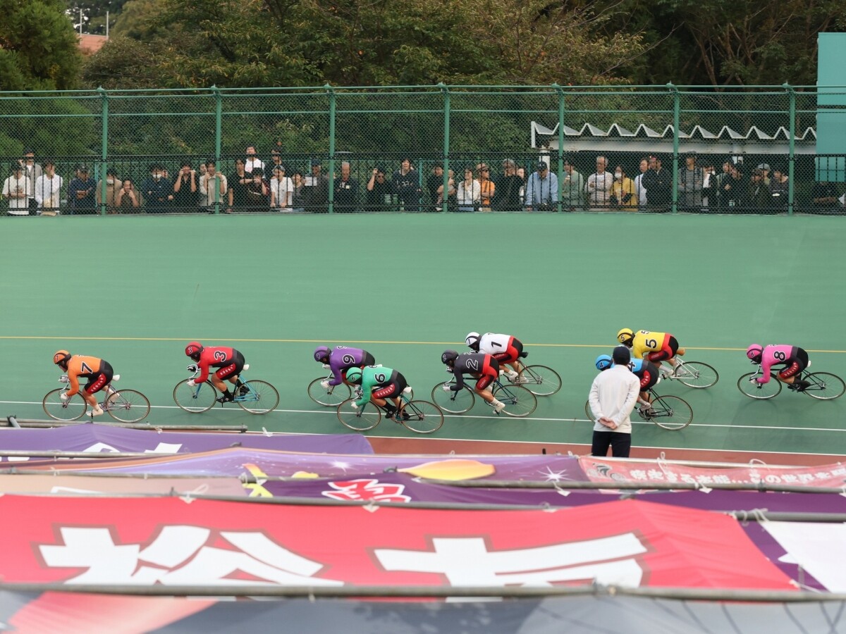 決勝 ラスト周回　photo by Manabu Takahashi　記事＞＞