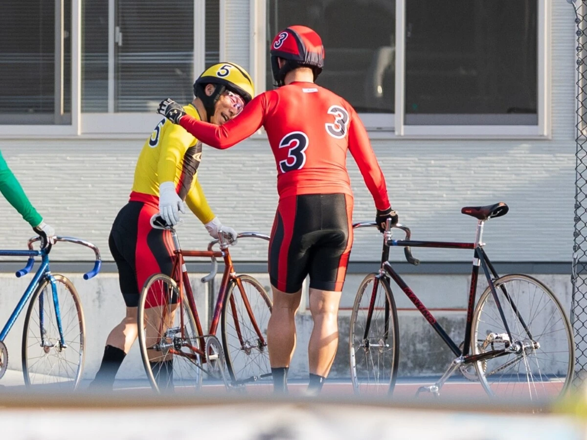 寺崎浩平（左）と脇本雄太（右）　photo by Photoraid　記事＞＞