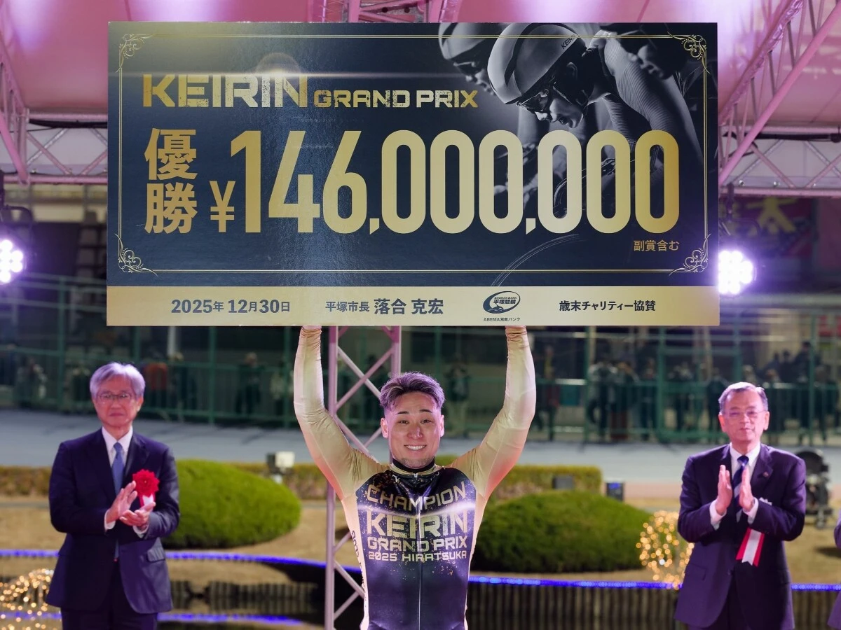 郡司浩平 photo by Manabu Takahashi 記事>>