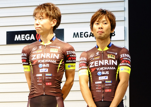 TeamUKYOでチームメイトとなった畑中勇介（左）と土井雪広（右）