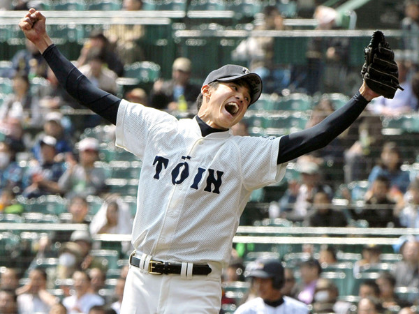 浦和学院の最後の打者を打ち取り、喜びを爆発させた大阪桐蔭・藤浪晋太郎