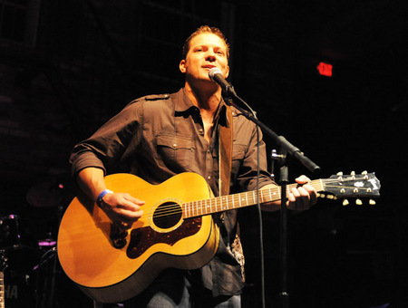 2007年にサイ・ヤング賞を受賞したジェイク・ピービーはギタリストとしても有名 