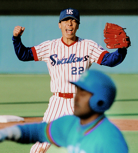 1993年の日本シリーズで３セーブを挙げた高津　photo by Kyodo News