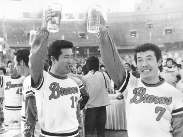 山田久志氏（写真左）と福本豊氏の活躍もあり、1975年から日本シリーズ３連覇を達成した阪急
