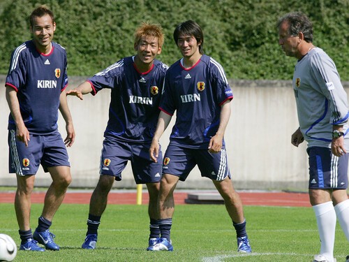 2006年ドイツＷ杯に出場した日本代表では、ジーコ監督（一番右）からの信頼も厚く、レベルの高い選手がそろうなかで「楽しくプレーできた」という玉田圭司（右から２番目）