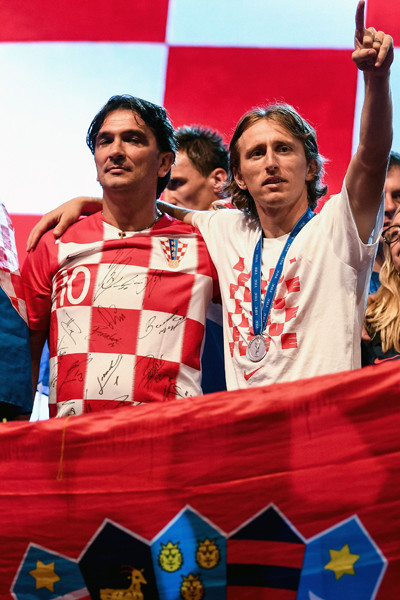 凱旋帰国したクロアチア代表のズラトコ・ダリッチ監督（左）とルカ・モドリッチ photo by AFP／AFLO