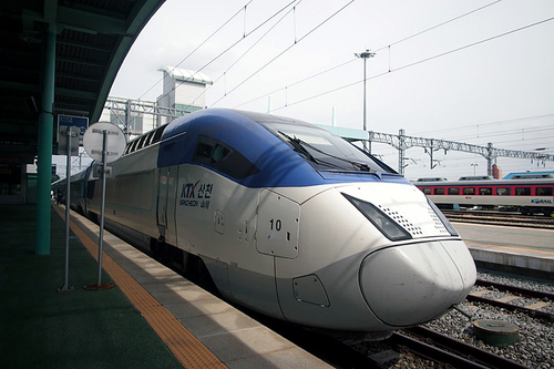 韓国の新幹線、KTXは、フランスのTGVと同じ車両を使用している　photo by Yoneya Mineoki
