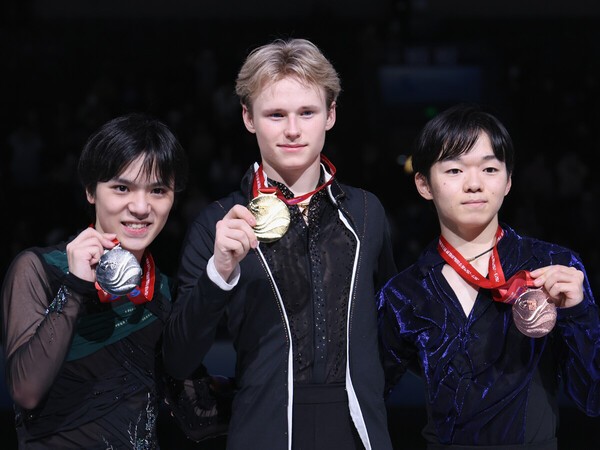 GPファイナルで表彰台争いを演じたイリア・マリニン（中央）、宇野昌磨（左）、鍵山優真（右） photo by Getty Images