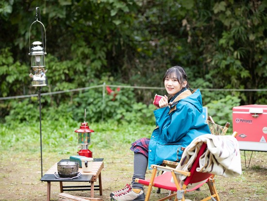 お気に入りのキャンプ道具について語るNGT48の藤崎未夢さん