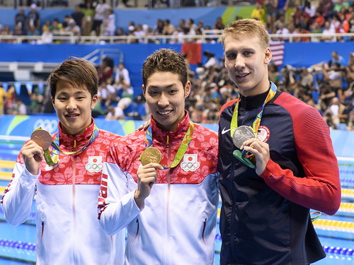 リオ五輪の400ｍ個人メドレーでは、同世代の左から瀬戸大也、萩野公介、チェイス・カリシュの３人が金メダルを争った