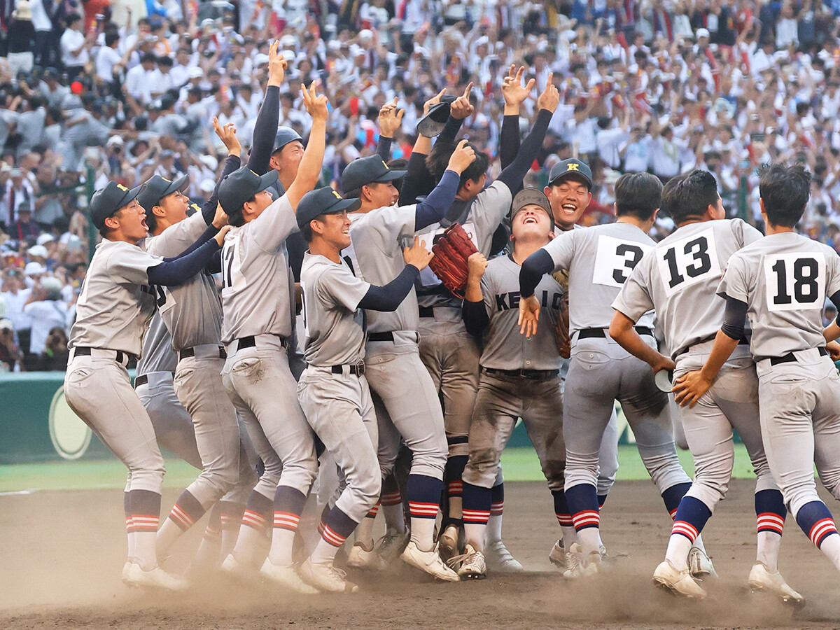 107年ぶりの日本一を達成した慶應義塾ナイン高校野球記事一覧へphoto by Ohtomo Yoshiyuki